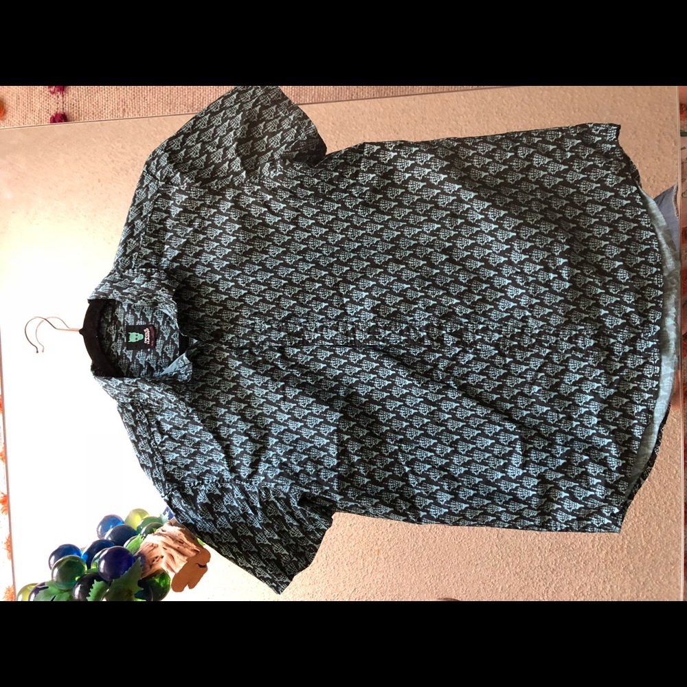 Men’s size medium middle finger shirt